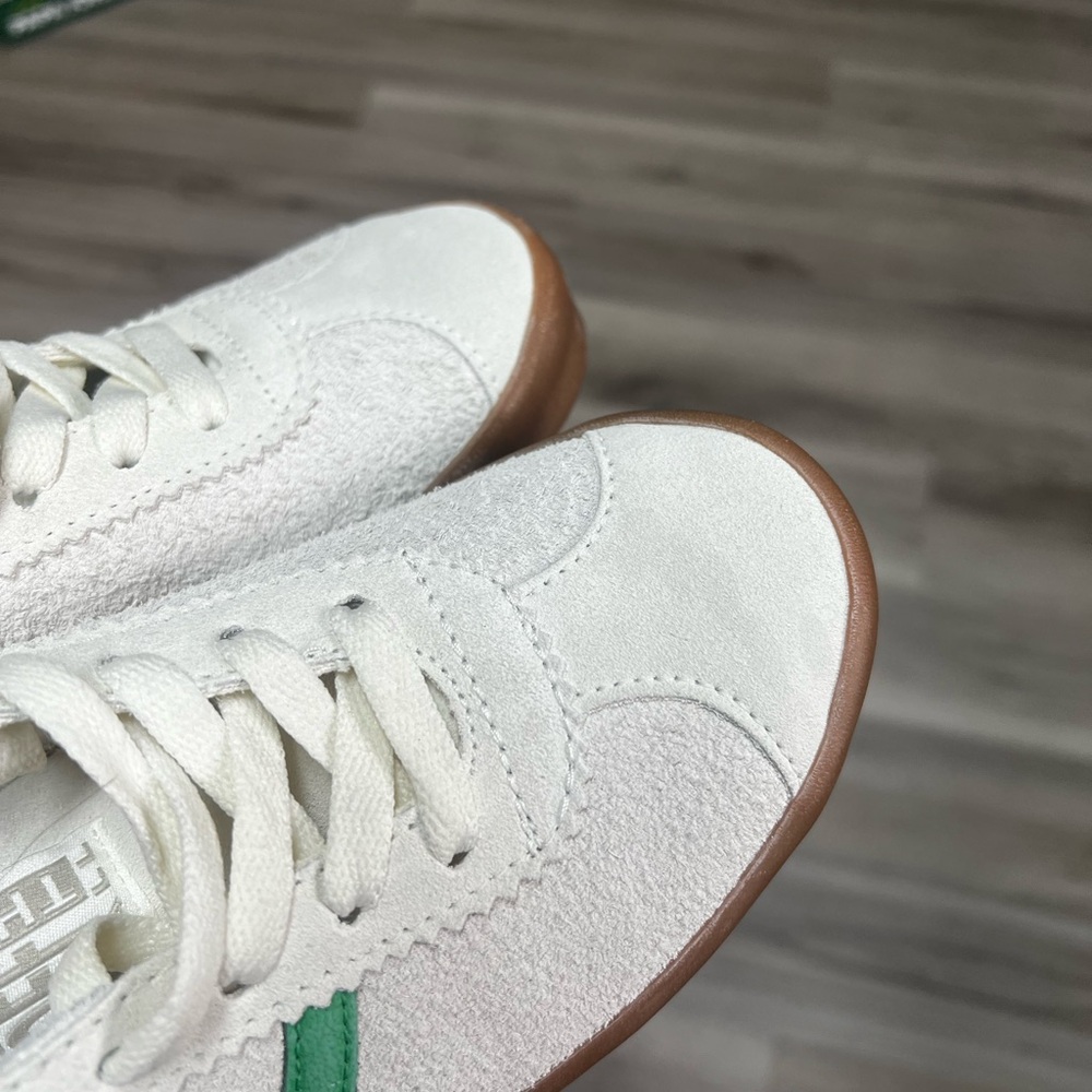 Vans - Picture 2 of 7